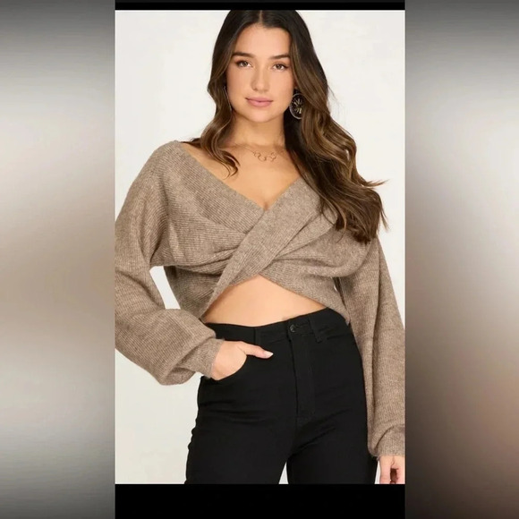 She and Sky  Sweater Womens Medium toffee/brown Cropped Twist Front crop top NWT - Picture 3 of 8